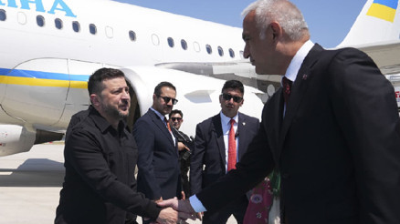 Bakan Ersoy, Zelenskiyi Esenboğada karşıladı