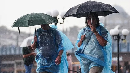 Meteorolojiden gök gürültülü sağanak uyarısı İstanbul için tarih verildi