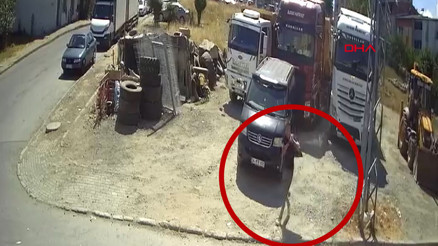 Avcılarda park halindeki kamyonlardan hırsızlık kamerada