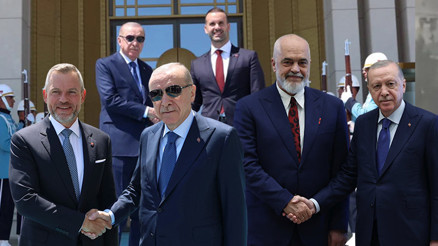 NATO Zirvesi sonrası diplomasi trafiği sürüyor Cumhurbaşkanı Erdoğandan peş peşe önemli görüşmeler