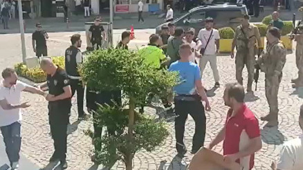 Bursa Adliyesi yakınında kavga: Yaralılar var 5 kişi gözaltına alındı