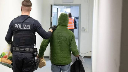 Nürnberg’de iki cinsel istismar faili tutuklandı Nürnberg’de iki cinsel istismar faili tutuklandı