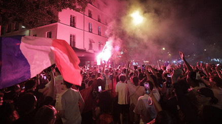 Fransa Fası eledi: Paris karıştı