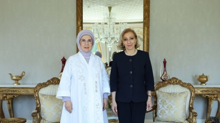 Emine Erdoğan, Lübnan Başbakanının eşi Selam ile görüştü