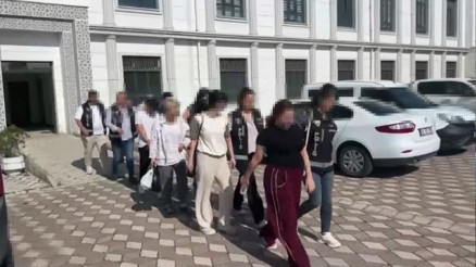 Banka görevlisi yalanıyla 248 kişiyi milyonlarca lira dolandırdılar: 6 tutuklama Banka görevlisi yalanıyla 248 kişiyi milyonlarca lira dolandırdılar: 6 tutuklama