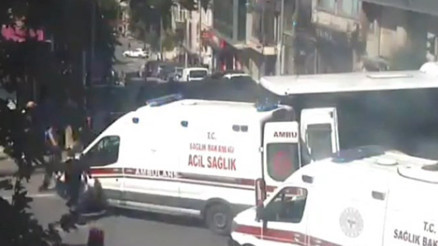 İETT otobüsü ambulansa çarptı: 5 yaralı İETT otobüsü ambulansa çarptı: 5 yaralı