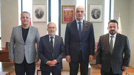 Bakan Ersoy, 15 Temmuz Derneği heyetini ağırladı Milli hafızayı güçlendirecek çalışmalar masaya yatırıldı Bakan Ersoy, 15 Temmuz Derneği heyetini ağırladı Milli hafızayı güçlendirecek çalışmalar masaya yatırıldı