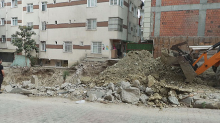 İstanbulda 6 katlı bina tedbir amacıyla tahliye edildi