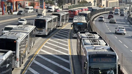 İstanbullular dikkat Metrobüs seferlerinde 15 Temmuz düzenlemesi