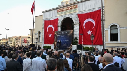 İstanbul Valiliğinden LGSde Türkiye birincisi olan öğrencilere burs