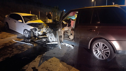 Ters yönden gelen otomobil, 2 araca çarptı: 2si ağır 5 yaralı