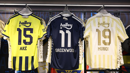 Fenerbahçede yeni transferlerin formaları satışa çıktı