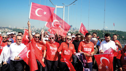 Köprü’de zafer yürüyüşü