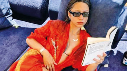 Kız kıza tatil