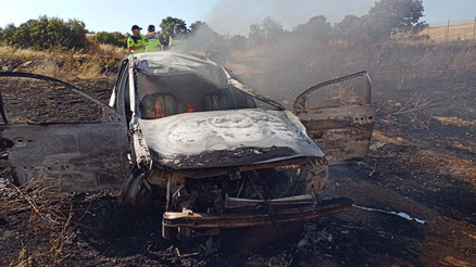 Balıkesir’de trafik kazası Yanan otomobilde alevler otluk alana sıçradı; 4 yaralı