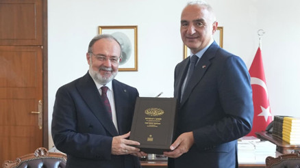 Bakan Ersoy, Uluslararası İslam, Bilim ve Teknoloji Üniversitesi Rektörü Prof. Dr. Mehmet Görmezi ziyaret etti