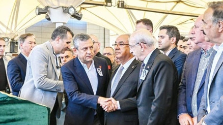 Olcay Baykal son yolculuğuna uğurlandı… Cenazede buluştular