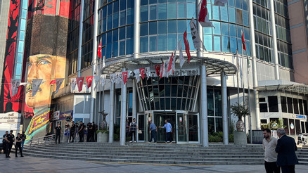 Son dakika: İzmit Belediyesine operasyon Belediye Başkanı Fatma Kaplan Hürriyet ve eşi Murat Hürriyet gözaltına alındı... 21 şüpheli hakkında tutuklama talebi
