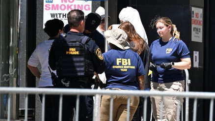 New Yorkta ICE ve FBI binası önünde saldırı…. Bir şüpheli gözaltında