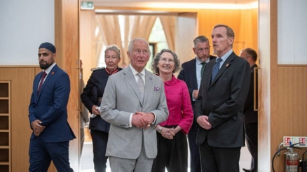 İngiltere Kralı 3. Charles’ten Cambridge Merkez Camisini ziyaret