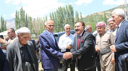 Hakkari’de 28 yıllık husumet sona erdi İki aile barış yemeğinde buluştu Hakkari’de 28 yıllık husumet sona erdi İki aile barış yemeğinde buluştu