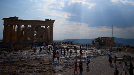 Yunanistanda bıçaklı saldırı: Turistik alanda dehşet