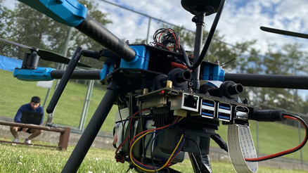 Güvenlikte kör noktaları uçarak kapatacaklar Üniversite öğrencilerinden yüz tanıyan otonom devriye dronu
