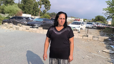 Hatay’da ruhsat krizi Sahil yolunu duvar ve taşlarla kapattı