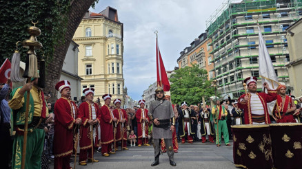 Münihte tarihî mehter coşkusu: Sendlinger Torda gönülleri fethetti