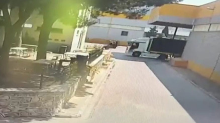 İzmir’de TIR ile çarpışan forkliftin kadın sürücüsü öldü