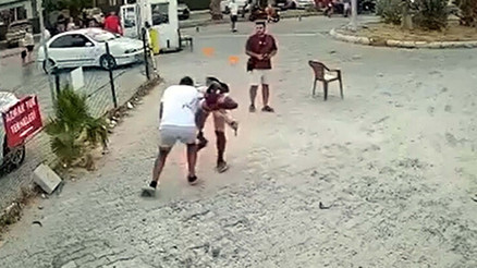 Muğla’da sokak ortasında bıçaklı kavga Birbirini yaralayan iki kişiden birinin durumu ağır