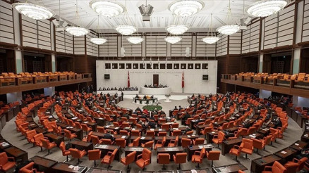 TBMMden geçti... En düşük emekli aylığı 23 bin 552 liraya yükseldi