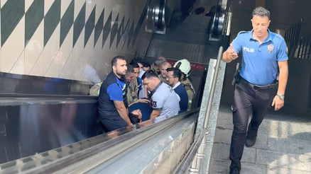İstanbulda görme engelli vatandaş metro raylarına düştü