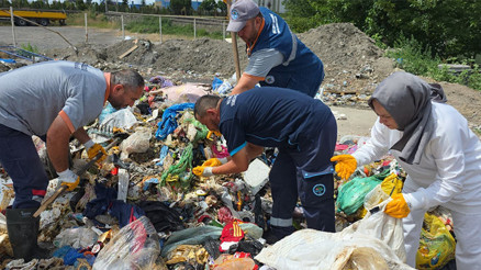 Altın dolu çantayı yol kenarına bırakıp gitti, döndüğünde hayatının şokunu yaşadı