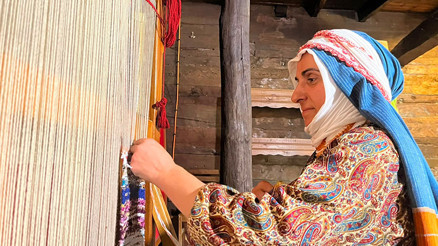 Adı artık Poşetçiye çıktı: Plastik atıkları geleneksel tezgahta kumaşa dönüştürüyor