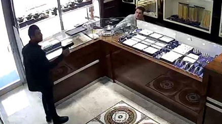 Altın satma bahanesiyle girdi, kuyumcuyu öldürdü Gerçeği HTS kayıtları ortaya çıkardı... Kan donduran cinayetin görüntüsü kamerada Altın satma bahanesiyle girdi, kuyumcuyu öldürdü Gerçeği HTS kayıtları ortaya çıkardı... Kan donduran cinayetin görüntüsü kamerada