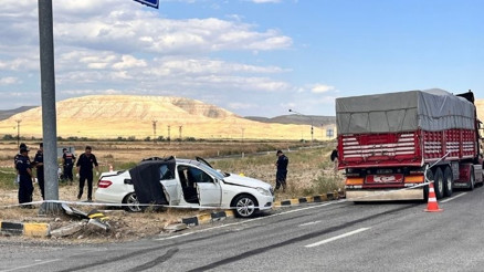 Feci kaza… Çankırıda kamyon ile otomobil çarpıştı: 3 ölü, 2 yaralı