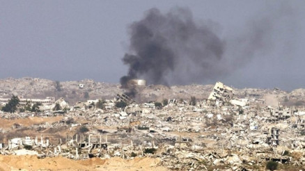İsrail ordusu Gazzede bir camiyi bombaladı