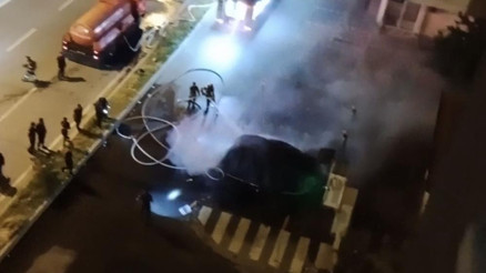 Kayseri’de alev alan elektrikli araç bomba gibi patladı... O anlar kamerada Kayseri’de alev alan elektrikli araç bomba gibi patladı... O anlar kamerada