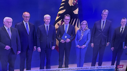 Yeni bakanlar görevde