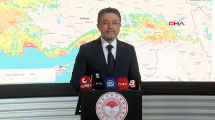 Tarım ve Orman Bakanı Yumaklı, orman yangınlarındaki son gelişmelere ilişkin açıklamada bulundu