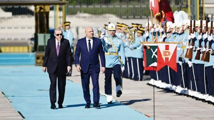 Erdoğan’dan Lübnan’a destek mesajı: Güvenlik ve imar için katkıya hazırız