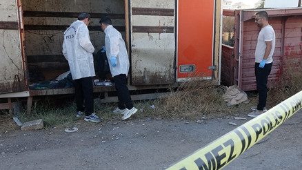 Antalyada kamyonet kasasında yaşayan kişi ölü bulundu Antalyada kamyonet kasasında yaşayan kişi ölü bulundu