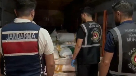 Ambarlı Limanında gemide yeşil reçeteli ilaç üretiminde kullanılan 3 ton uyuşturucu madde ele geçirildi Ambarlı Limanında gemide yeşil reçeteli ilaç üretiminde kullanılan 3 ton uyuşturucu madde ele geçirildi