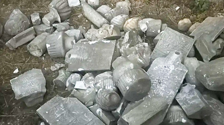 Fatihte tarihi hazireye çirkin saldırı 7 mezar taşını kırıp kaçtı Fatihte tarihi hazireye çirkin saldırı 7 mezar taşını kırıp kaçtı