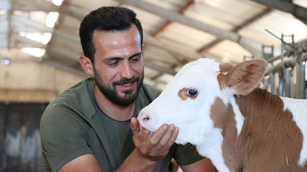 Diplomasını duvara değil, üretime astı