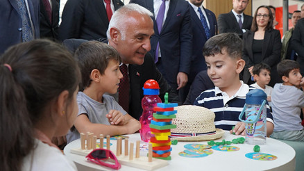Bakan Ersoy: Kütüphaneleri üretim ve fırsat merkezlerine dönüştürüyoruz