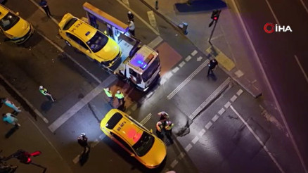 Beyoğlunda 8 araçlı zincirleme kaza: 5 kişi yaralandı