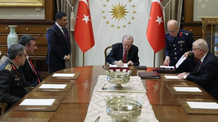 Yüksek Askeri Şura kararları Resmi Gazetede