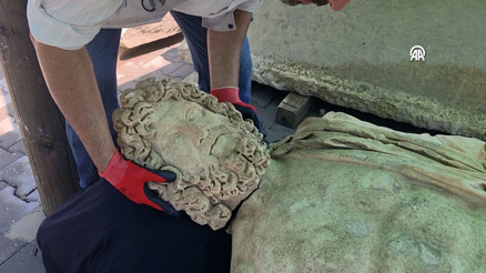 Aspendos Antik Kentinde sağlık tanrısı Asklepiosun 1800 yıllık heykeli bulundu